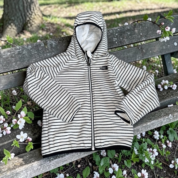 The North Face Reversible Fleece Girls (6)